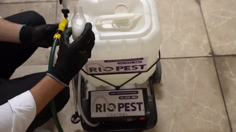Equipamento de aplicação identificado da Rio Pest Control